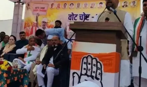 Panchkula: कांग्रेस का पंचकूला में शक्ति प्रदर्शन, नेताओं की अगुवाई में नारेबाजी Panchkula: कांग्रेस का पंचकूला में शक्ति प्रदर्शन, नेताओं की अगुवाई में नारेबाजी