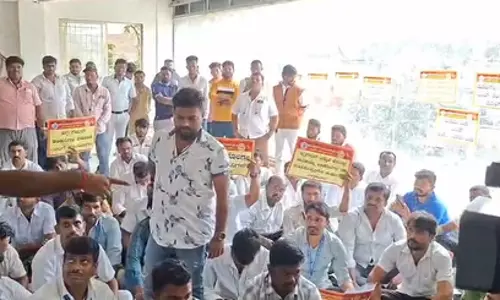 Bengaluru: कैब ड्राइवरों ने उबर ऑफिस पर धावा बोला, पुलिस ने लाठीचार्ज किया