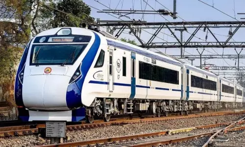 Indore: अतिरिक्त कोच जोड़कर वंदे भारत ट्रेन इंदौर से नागपुर रवाना Indore: अतिरिक्त कोच जोड़कर वंदे भारत ट्रेन इंदौर से नागपुर रवाना