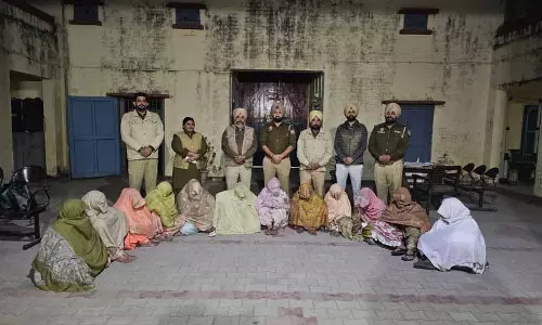 Nagar Kirtan के दौरान श्रद्धालुओं को निशाना बनाने वाले 12 जेबकतरों को पकड़ा गया Nagar Kirtan के दौरान श्रद्धालुओं को निशाना बनाने वाले 12 जेबकतरों को पकड़ा गया