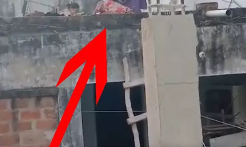 दो महिलाओं का लाइव VIDEO, तीसरी के साथ मारपीट, पति वीडियो रिकॉर्ड करता रहा