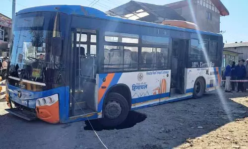 Kaithlighat-Dhalli Road चौड़ीकरण के काम में लगी फर्म पर लापरवाही का केस दर्ज Kaithlighat-Dhalli Road चौड़ीकरण के काम में लगी फर्म पर लापरवाही का केस दर्ज