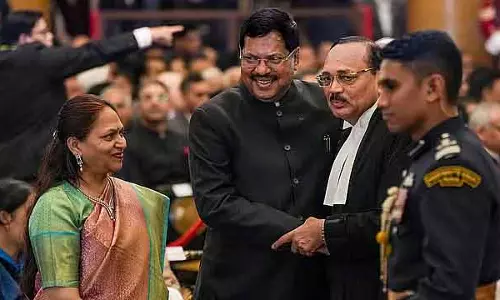 पूर्व CJI गवई ने अपनी सरकारी कार नए CJI सूर्यकांत को दे दी