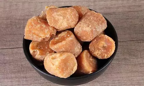 सर्दियों में गुड़ क्यों खाना चाहिए, जानें ये शानदार हेल्थ बेनिफिट्स सर्दियों में गुड़ क्यों खाना चाहिए, जानें ये शानदार हेल्थ बेनिफिट्स