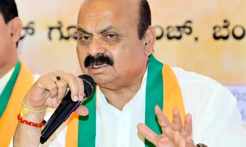 Karnataka नेतृत्व विवाद: बोम्मई ने कहा, लड़ाई बागी और सिद्धारमैया के बीच Karnataka नेतृत्व विवाद: बोम्मई ने कहा, लड़ाई बागी और सिद्धारमैया के बीच