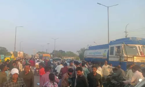 राजिम- नवापारा पुल में एक की मौत, हुआ सड़क हादसा राजिम- नवापारा पुल में एक की मौत, हुआ सड़क हादसा