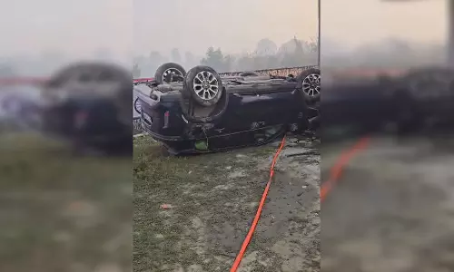 तेज रफ्तार का कहर: अनियंत्रित कार पलटी, डॉक्टर की दर्दनाक मौत तेज रफ्तार का कहर: अनियंत्रित कार पलटी, डॉक्टर की दर्दनाक मौत
