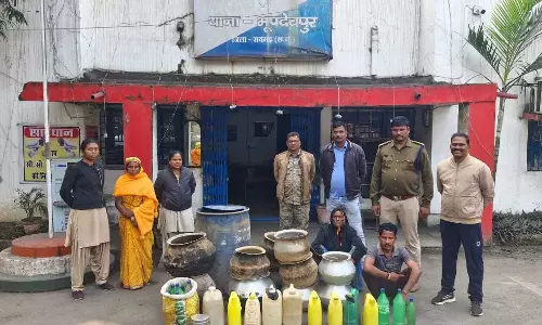 अवैध महुआ शराब पर बड़ी कार्रवाई, भट्ठी नष्टीकरण