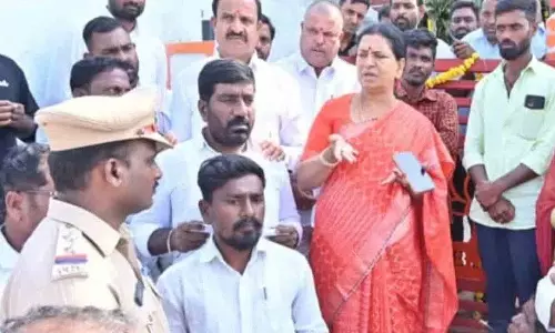 सांसद DK Aruna ने भाजपा कार्यकर्ताओं पर हमलों को लेकर कांग्रेस नेताओं को चेतावनी दी सांसद DK Aruna ने भाजपा कार्यकर्ताओं पर हमलों को लेकर कांग्रेस नेताओं को चेतावनी दी