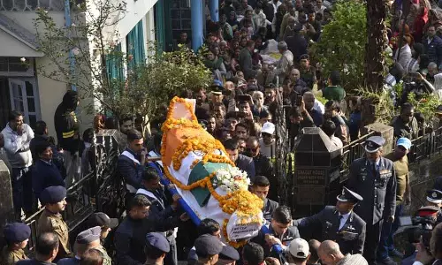 Kangra ने विंग कमांडर नमांश स्याल को अश्रुपूर्ण विदाई दी Kangra ने विंग कमांडर नमांश स्याल को अश्रुपूर्ण विदाई दी
