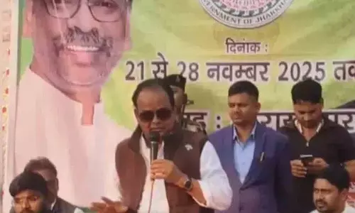 Jharkhand के मंत्री की टिप्पणी के दौरान चुनाव अधिकारियों को बंद करने से विवाद
