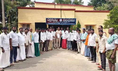 ग्रामीणों ने मिलावटी ताड़ी और बेल्ट की दुकानें बंद करने का संकल्प लिया ग्रामीणों ने मिलावटी ताड़ी और बेल्ट की दुकानें बंद करने का संकल्प लिया