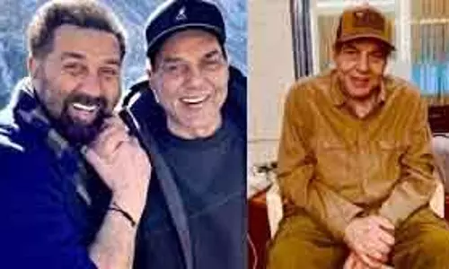 Dharmendra का अंतिम संस्कार: सनी देओल ने दी मुखाग्नि, बॉलीवुड सितारे हुए शामिल Dharmendra का अंतिम संस्कार: सनी देओल ने दी मुखाग्नि, बॉलीवुड सितारे हुए शामिल