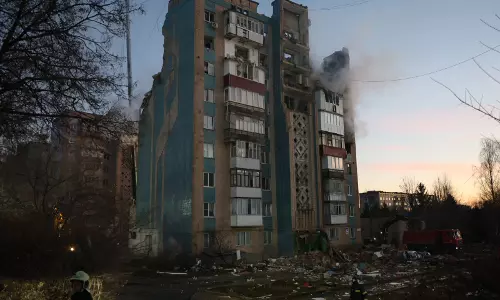 Ukraine: खार्किव में घातक हमले, शांति योजना वार्ता के बीच रूसी हमलों में चार की मौत, 17 घायल