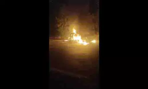 संगरूर: BMW ने ट्रक को टक्कर मारी, आग लगने से दो की मौत, 3 घायल संगरूर: BMW ने ट्रक को टक्कर मारी, आग लगने से दो की मौत, 3 घायल