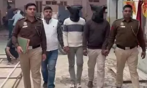 Police ने दो ठगों को किया गिरफ्तार, 49 एटीएम कार्ड और बाइक बरामद