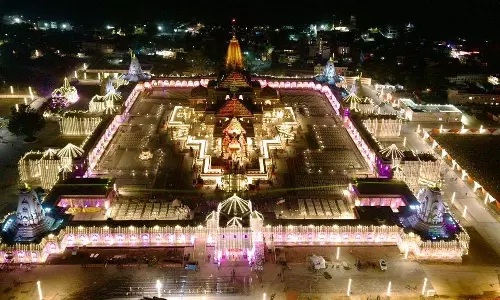 राम मंदिर सजा दुल्हन सा, ध्वजारोहण समारोह की तैयारी पूरी