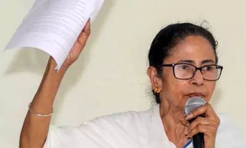 एसआईआर को लेकर सीएम ममता बनर्जी ने सीईसी को लिखा पत्र, दो मुद्दे उठाए एसआईआर को लेकर सीएम ममता बनर्जी ने सीईसी को लिखा पत्र, दो मुद्दे उठाए