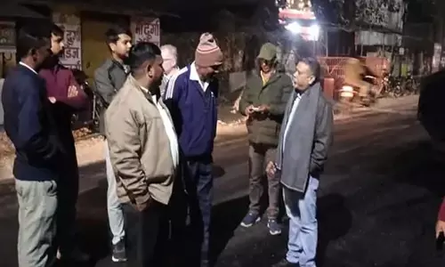 पूर्व महापौर डॉ. अजय तिर्की ने निगम कर्मचारियों को गालियां दी पूर्व महापौर डॉ. अजय तिर्की ने निगम कर्मचारियों को गालियां दी