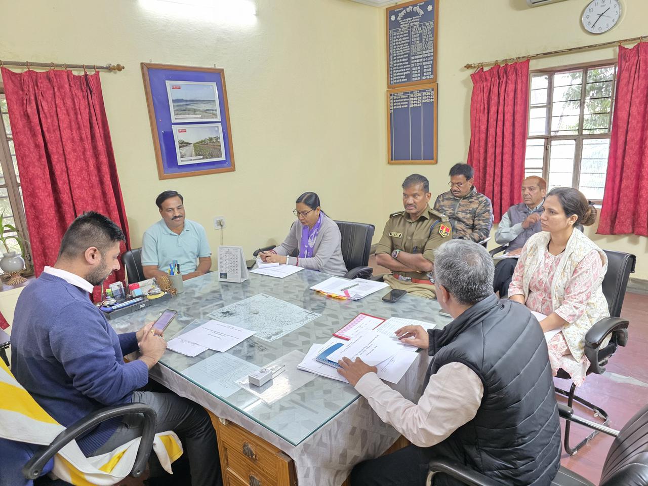 खनिज विकास और पर्यावरण संरक्षण के लिए जिला कलक्टर की अध्यक्षता में महत्वपूर्ण बैठक आयोजित