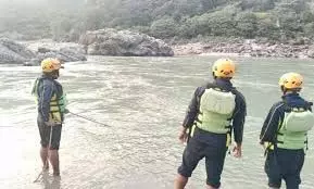 Rishikesh: गोवा बीच में नहाते समय गंगा में बहा युवक,खोजबीन जारी Rishikesh: गोवा बीच में नहाते समय गंगा में बहा युवक,खोजबीन जारी