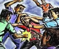 Jabalpur: किताबों की बिक्री को लेकर बवाल, दो पक्षों में जमकर मारपीट Jabalpur: किताबों की बिक्री को लेकर बवाल, दो पक्षों में जमकर मारपीट