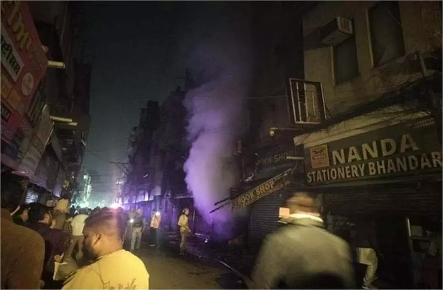 Ludhiana: तीन मंजिला इमारत में लगी आग , सामान राख Ludhiana: तीन मंजिला इमारत में लगी आग , सामान राख