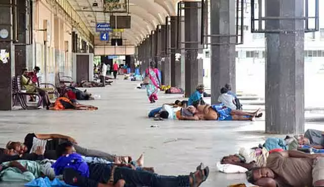 Tamil Nadu: कोयम्बेडु बस स्टैंड एक मुफ़्त होटल में बदल रहा है Tamil Nadu: कोयम्बेडु बस स्टैंड एक मुफ़्त होटल में बदल रहा है