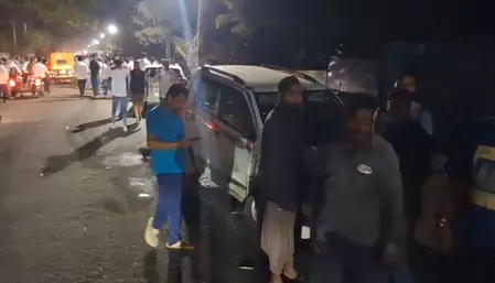 नशे में धुत कार चालक ने 6 गाड़ियों को मारी टक्कर, क्षेत्र में अफरा-तफरी, कई लोग घायल नशे में धुत कार चालक ने 6 गाड़ियों को मारी टक्कर, क्षेत्र में अफरा-तफरी, कई लोग घायल