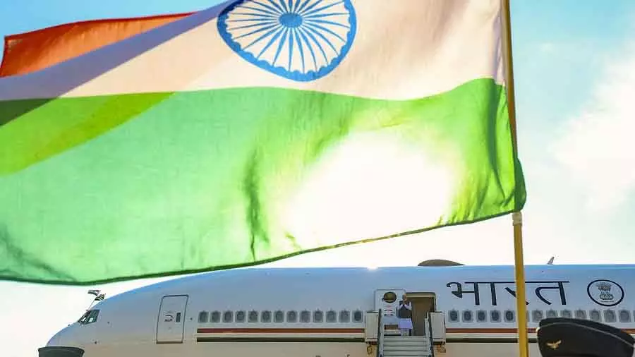 PM Modi दक्षिण अफ्रीका के तीन दिवसीय दौरे से लौटे PM Modi दक्षिण अफ्रीका के तीन दिवसीय दौरे से लौटे