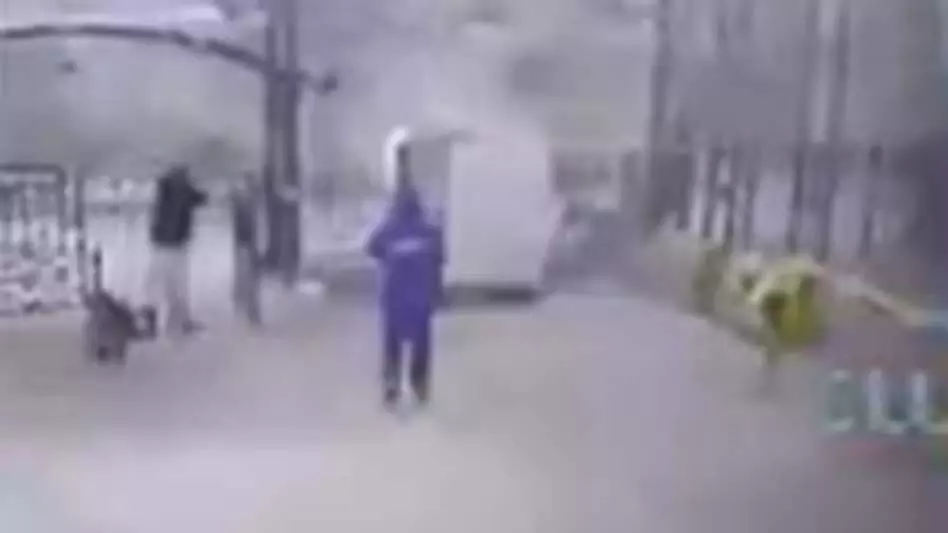 धमाकों से दहला पाकिस्तान, पेशावर में एफसी हेडक्वार्टर में आत्मघाती हमले के बाद हुई गोलीबारी धमाकों से दहला पाकिस्तान, पेशावर में एफसी हेडक्वार्टर में आत्मघाती हमले के बाद हुई गोलीबारी