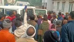 Bihar: एसिड बोतल फटने से 4 मजदूर झुलसे Bihar: एसिड बोतल फटने से 4 मजदूर झुलसे