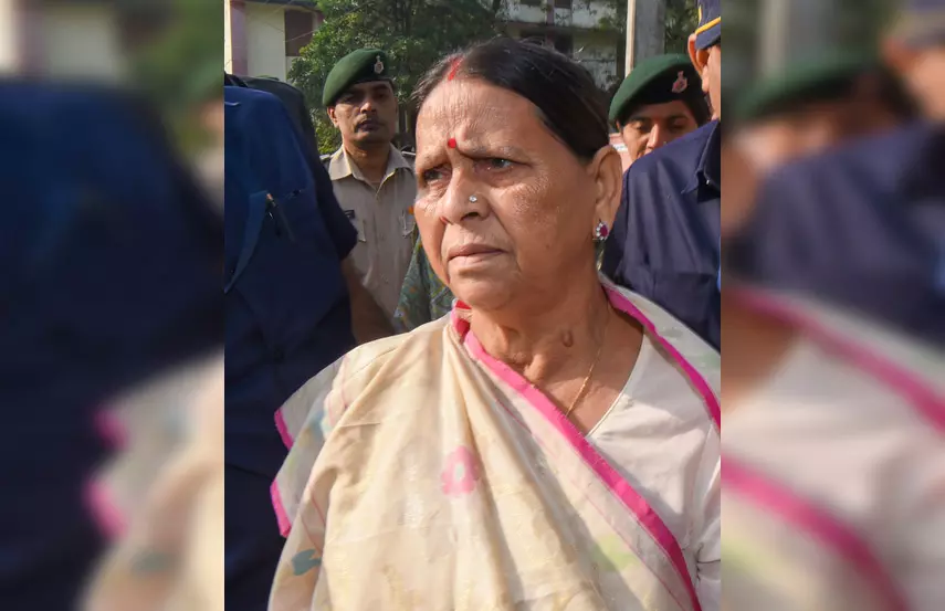 आईआरसीटीसी घोटाला मामला: राबड़ी देवी ने केस को दूसरे जज के पास ट्रांसफर करने की अर्जी दाखिल की आईआरसीटीसी घोटाला मामला: राबड़ी देवी ने केस को दूसरे जज के पास ट्रांसफर करने की अर्जी दाखिल की