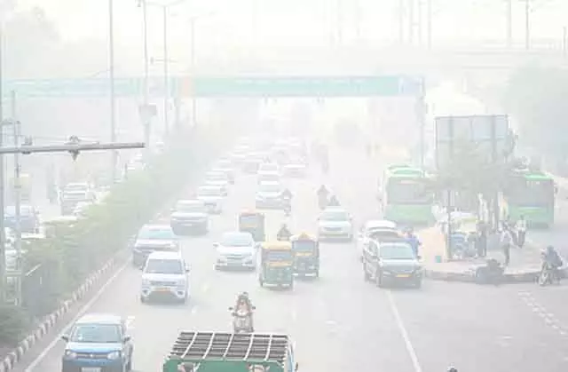 Delhi, NCR के शहरों में AQI ‘गंभीर’ श्रेणी के करीब पहुंचा, 400 के पार Delhi, NCR के शहरों में AQI ‘गंभीर’ श्रेणी के करीब पहुंचा, 400 के पार