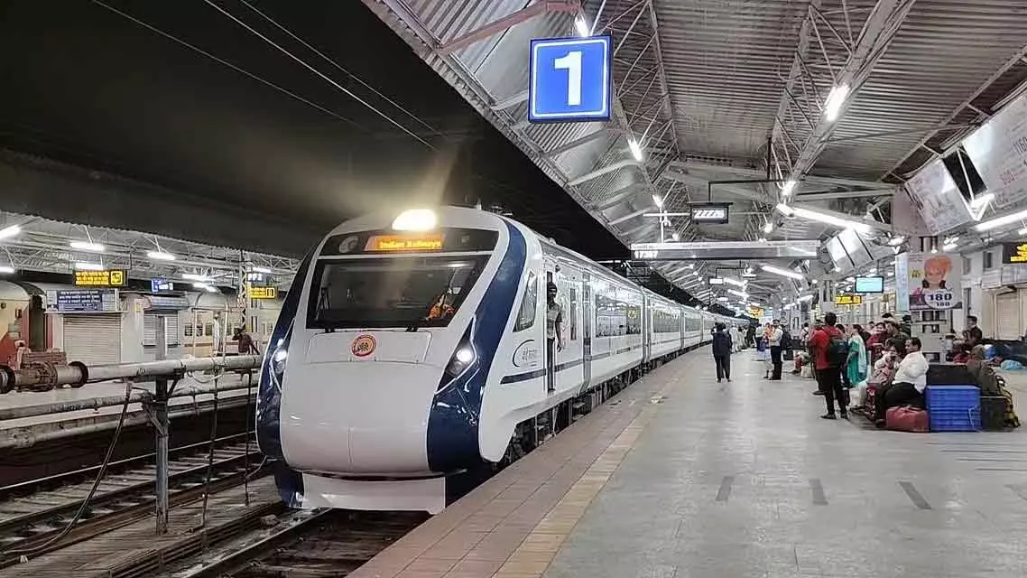 Pune-Hubli वंदे भारत एक्सप्रेस को सांगली के किर्लोस्करवाड़ी में रोका गया Pune-Hubli वंदे भारत एक्सप्रेस को सांगली के किर्लोस्करवाड़ी में रोका गया