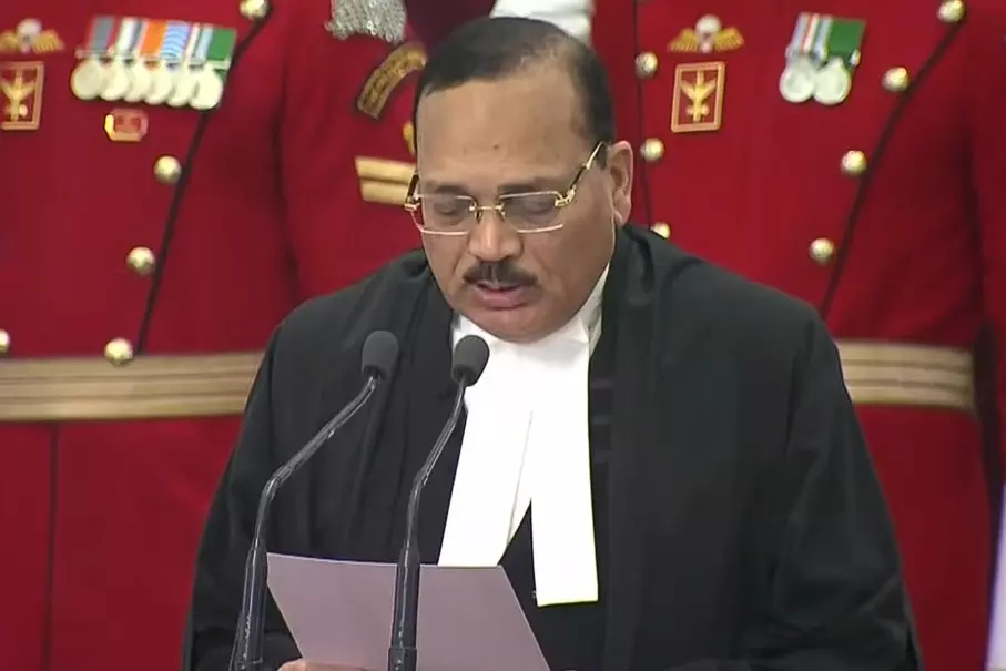 Justice Surya Kant ने 53वें CJI के तौर पर शपथ ली; हिंदी में शपथ ली Justice Surya Kant ने 53वें CJI के तौर पर शपथ ली; हिंदी में शपथ ली