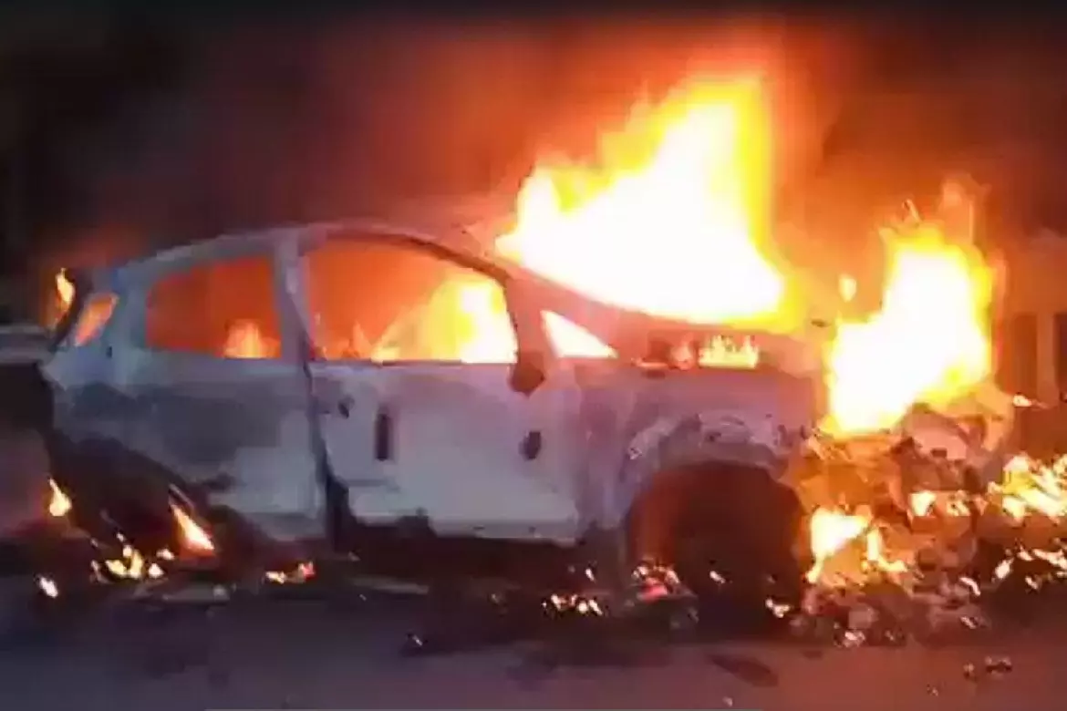 Hyderabad में कार में आग लगने से एक व्यक्ति की जलकर मौत हो गई Hyderabad में कार में आग लगने से एक व्यक्ति की जलकर मौत हो गई