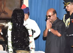 रिवर्स माइग्रेशन की खबरों के बीच बंगाल के गवर्नर हकीमपुर बॉर्डर जाएंगे रिवर्स माइग्रेशन की खबरों के बीच बंगाल के गवर्नर हकीमपुर बॉर्डर जाएंगे
