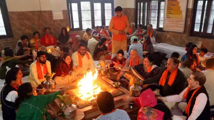JAMMU: ‘चतुर्वेद शतकम यज्ञ’ का ‘बलिदान भवन’ में समापन JAMMU: ‘चतुर्वेद शतकम यज्ञ’ का ‘बलिदान भवन’ में समापन