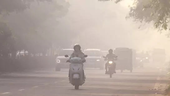 Bhopal: AQI 300 के पार, MP में बढ़ा वायु प्रदूषण का खतरा Bhopal: AQI 300 के पार, MP में बढ़ा वायु प्रदूषण का खतरा