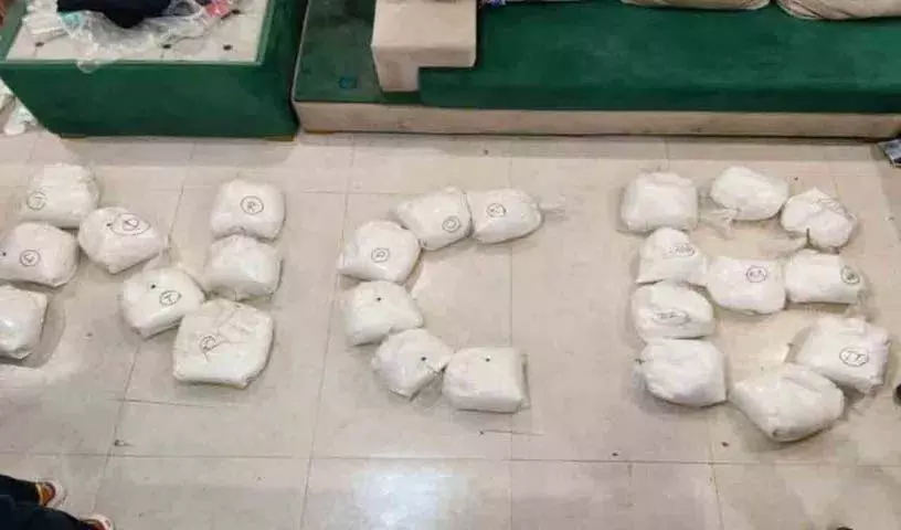Delhi में हंगामा: एक घर से 262 करोड़ रुपये की ड्रग्स ज़ब्त की गईं Delhi में हंगामा: एक घर से 262 करोड़ रुपये की ड्रग्स ज़ब्त की गईं