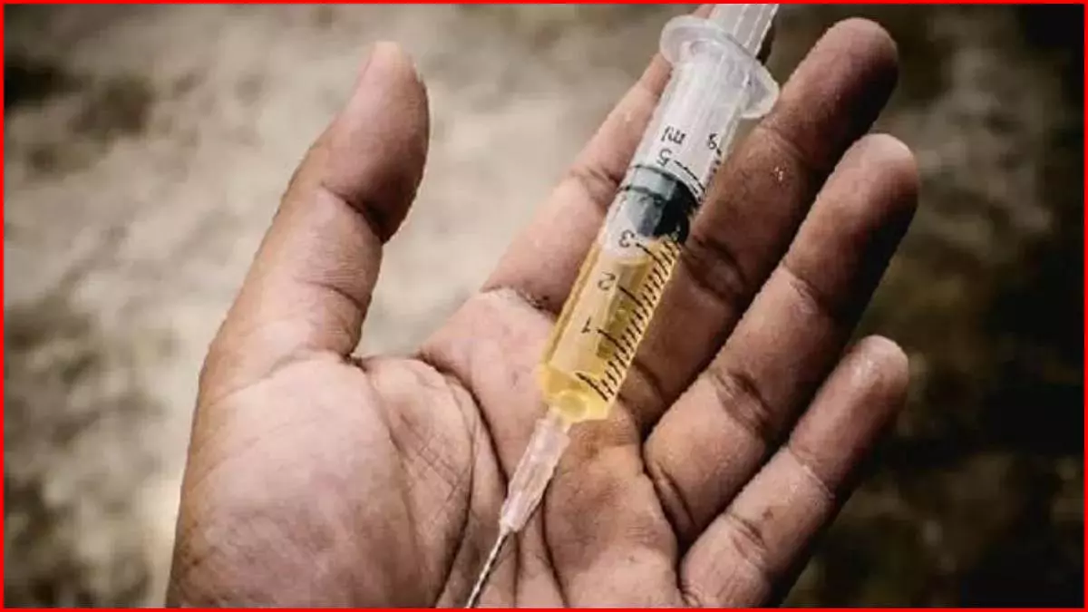 दवा का ओवरडोज देकर महिला की हत्या: कंपाउंडर ने दोस्त को भी मारने की बात कबूली, इलाके में सनसनी दवा का ओवरडोज देकर महिला की हत्या: कंपाउंडर ने दोस्त को भी मारने की बात कबूली, इलाके में सनसनी