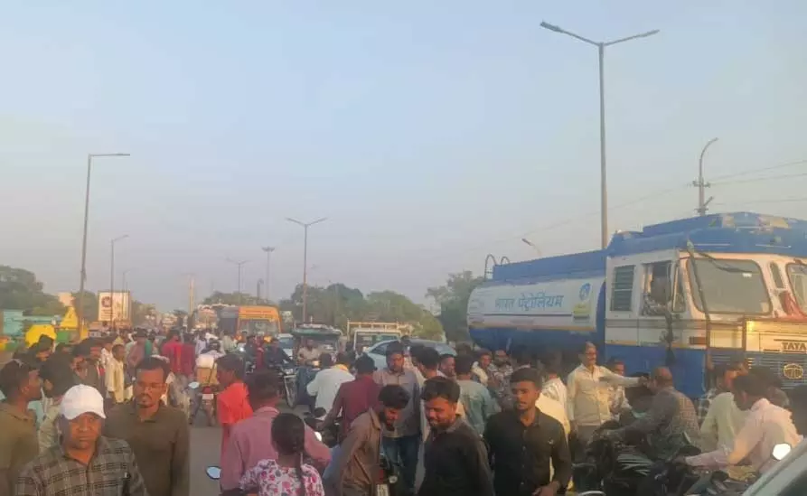 राजिम- नवापारा पुल में एक की मौत, हुआ सड़क हादसा राजिम- नवापारा पुल में एक की मौत, हुआ सड़क हादसा