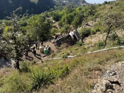 Uttarakhand: टिहरी में बस खाई में गिरने से पांच की मौत और 17 घायल Uttarakhand: टिहरी में बस खाई में गिरने से पांच की मौत और 17 घायल