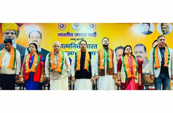 स्वदेशी अपनाना BJP का एक मज़बूत राजनीतिक कमिटमेंट है: Ashok Kaul स्वदेशी अपनाना BJP का एक मज़बूत राजनीतिक कमिटमेंट है: Ashok Kaul