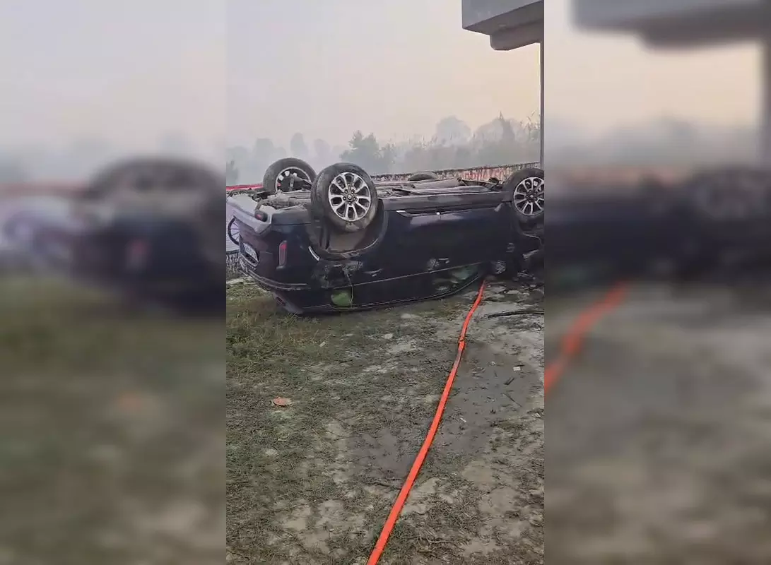 तेज रफ्तार का कहर: अनियंत्रित कार पलटी, डॉक्टर की दर्दनाक मौत तेज रफ्तार का कहर: अनियंत्रित कार पलटी, डॉक्टर की दर्दनाक मौत