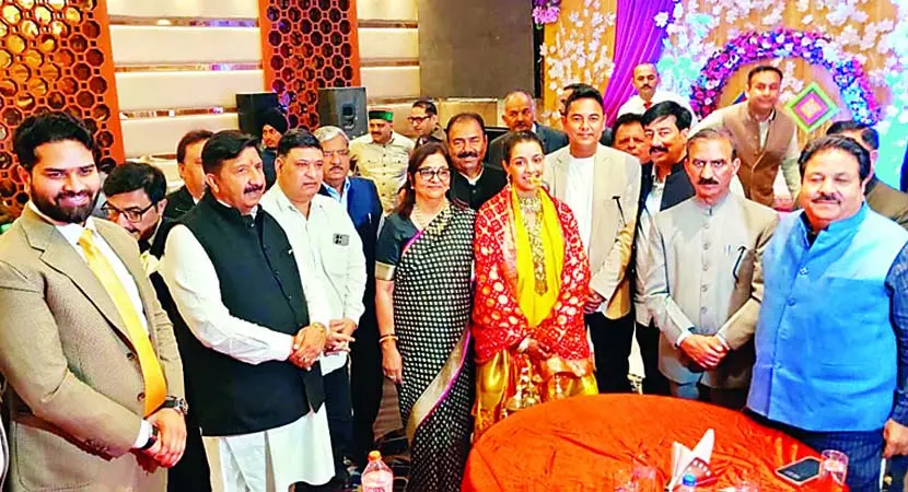 कांग्रेस प्रभारी रजनी पाटिल सांसद राजीव शुक्ला ने भी की शिरकत कांग्रेस प्रभारी रजनी पाटिल सांसद राजीव शुक्ला ने भी की शिरकत