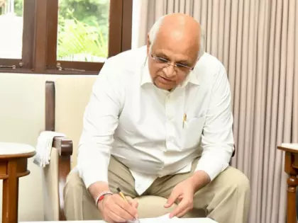 Gujarat: प्लास्टिक-मुक्त मेलों से बढ़ा ‘वोकल फॉर लोकल’ आंदोलन Gujarat: प्लास्टिक-मुक्त मेलों से बढ़ा ‘वोकल फॉर लोकल’ आंदोलन