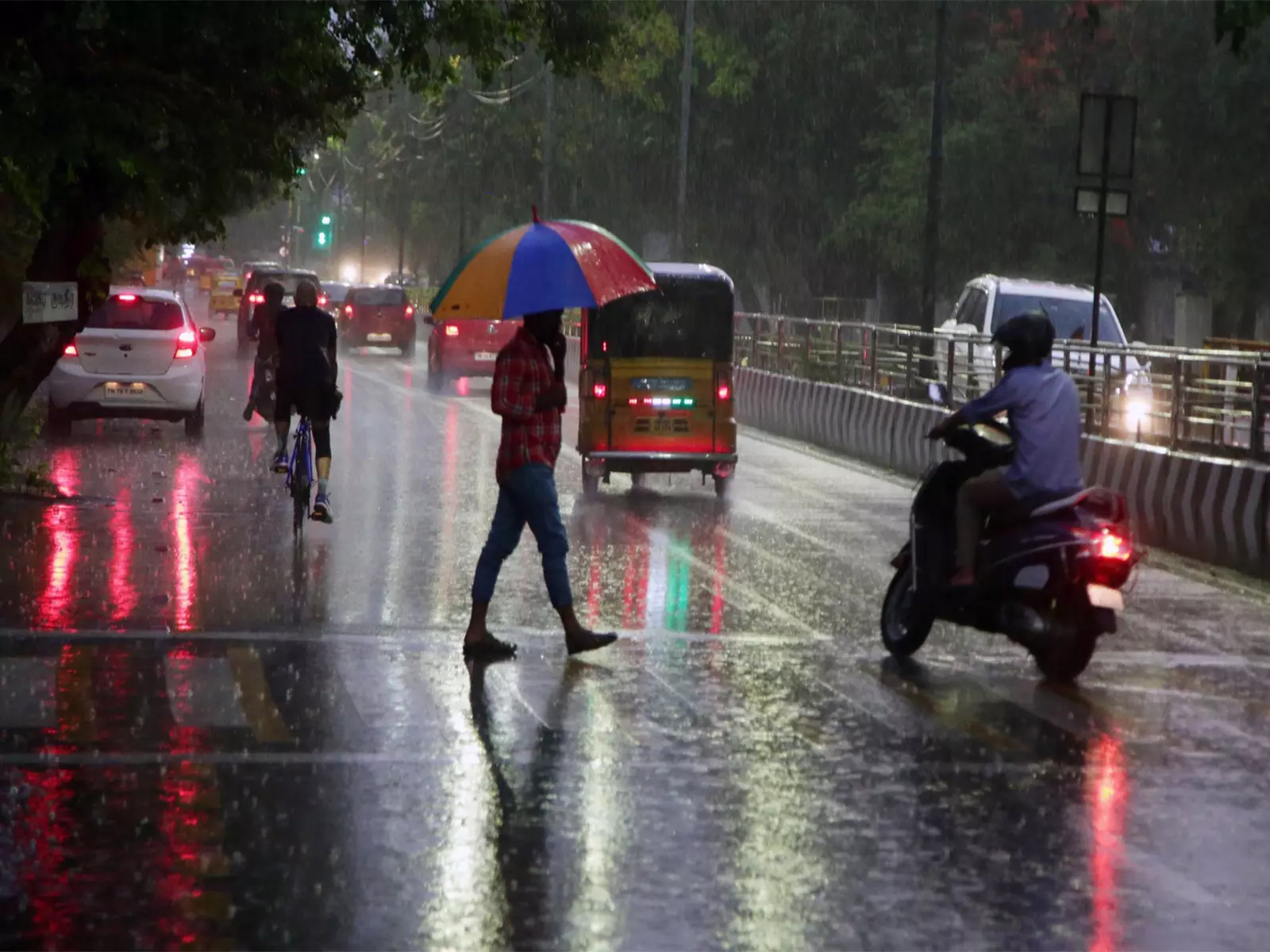 अगले 3 घंटों में तमिलनाडु के कई हिस्सों में हल्की से मध्यम बारिश होने की संभावना: IMD अगले 3 घंटों में तमिलनाडु के कई हिस्सों में हल्की से मध्यम बारिश होने की संभावना: IMD