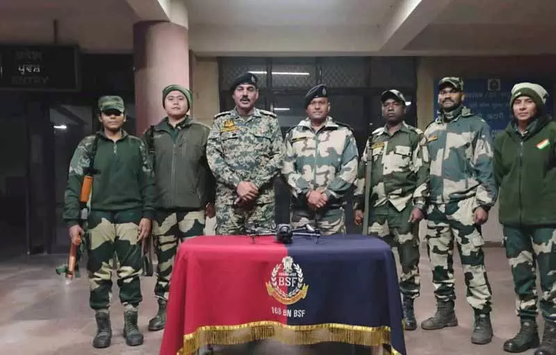 BSF ने चार ड्रोन और एक किलो से ज्यादा हेरोइन जब्त की BSF ने चार ड्रोन और एक किलो से ज्यादा हेरोइन जब्त की